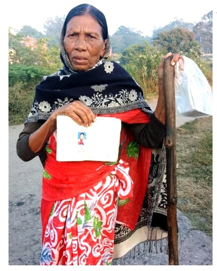 कभी मेरे द्वार भी आइये सरकार कमली लगा रही गुहार, अभी मैं जिंदा हूं