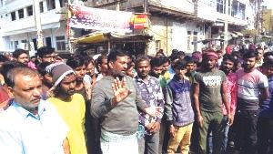 कमलदेव गिरि के हत्यारों की पहचान नहीं होने से लोगों में आक्रोश, हंगामा