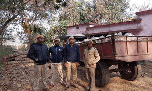 रांची के बुंडु में अवैध पत्थरों से लदे ट्रैक्टर को वन विभाग ने रंगे हाथ पकड़ा