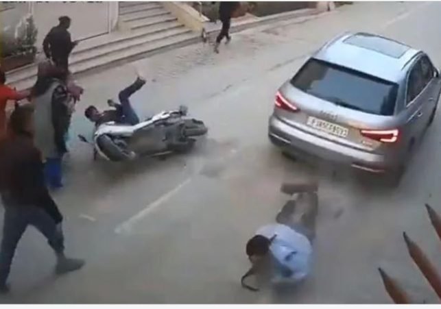 सिक्योरिटी गार्ड के सीने पर चढ़ाई ऑडी… देखे VIDEO