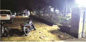 सिंदरी प्रोजेक्ट के एचआर के घर के बाहर अपराधियों की फायरिंग