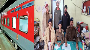 राजधानी एक्सप्रेस ट्रेन में छात्राओं से छेड़छाड़, सेना के दो जवान गिरफ्तार