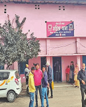 घूस लेते महिला थाना प्रभारी गिरफ्तार