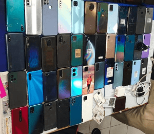 एक मोबाइल का 1000 रुपये लो और मोबाइल चोरी करो