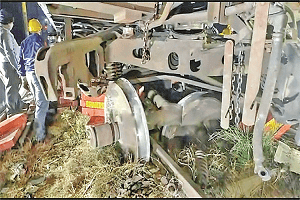 दानापुर में मालगाड़ी बेपटरी हाईटेंशन तार से टकरायी