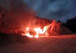 स्टोन चिप्स माइंस में उग्रवादियों ने वाहनों को फूंका