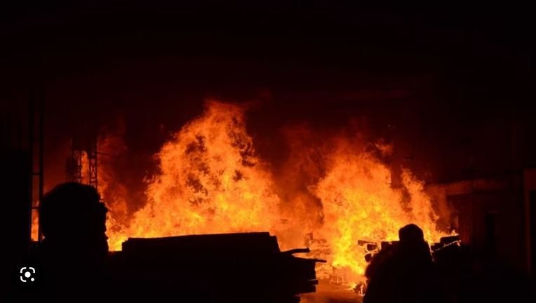 31 घरों में लगी आग, 10 साल की बच्ची की झुलसने से हुई मौत