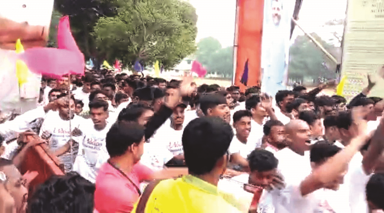 सांसद खेल महोत्सव में दौड़े हजारों लोग, दिया स्वस्थ्य रहने का संदेश