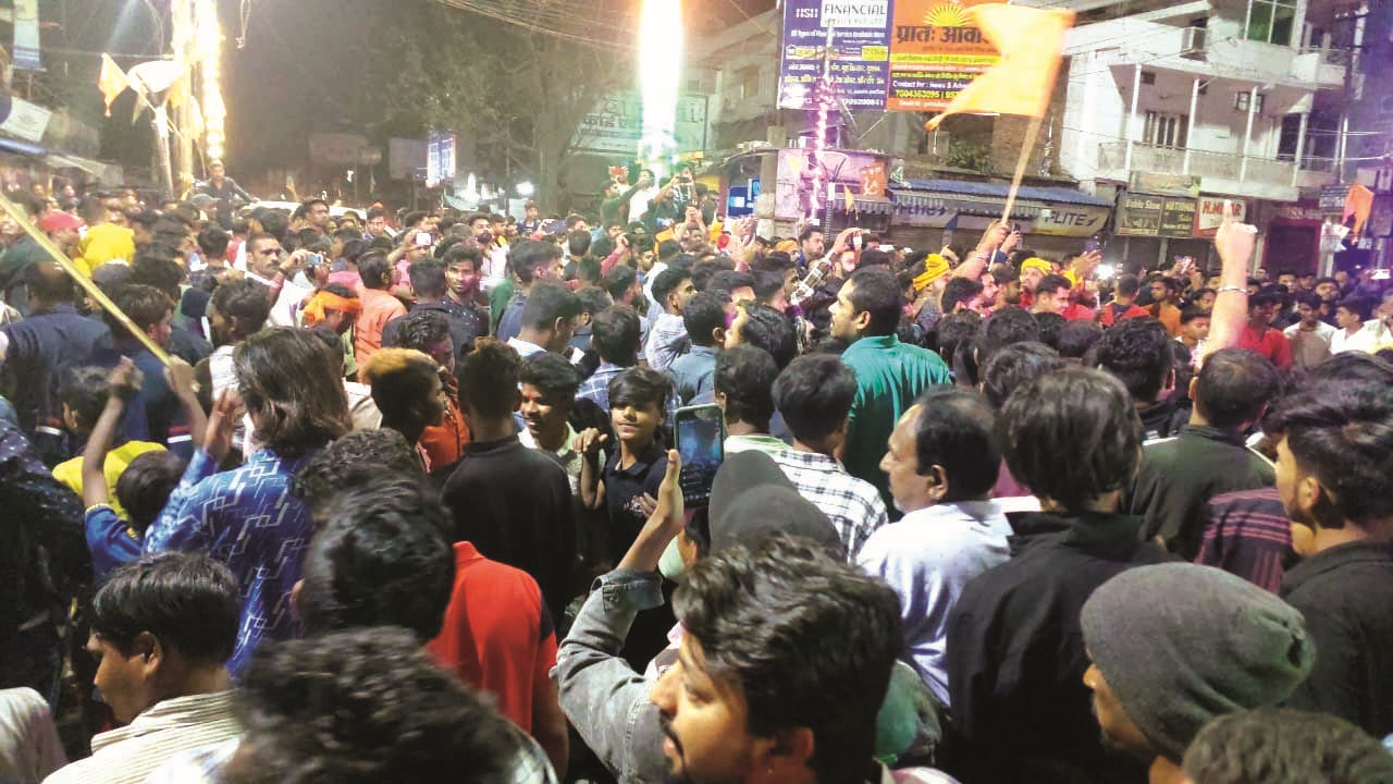 रामनवमी की पहला मंगला जुलूस निकला, भक्तों की हुजूम सड़कों पर उमड़ी