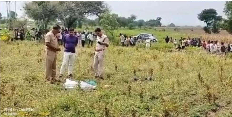 अज्ञात महिला की सिर कटी लाश मिली