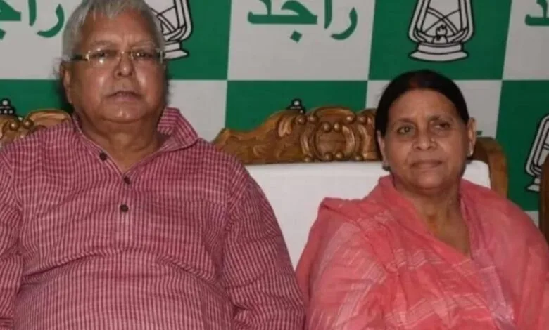 राबड़ी देवी के घर पहुंची सीबीआई की टीम