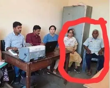 महिला अफसर 12 हजार रुपये घूस लेते गिरफ्तार