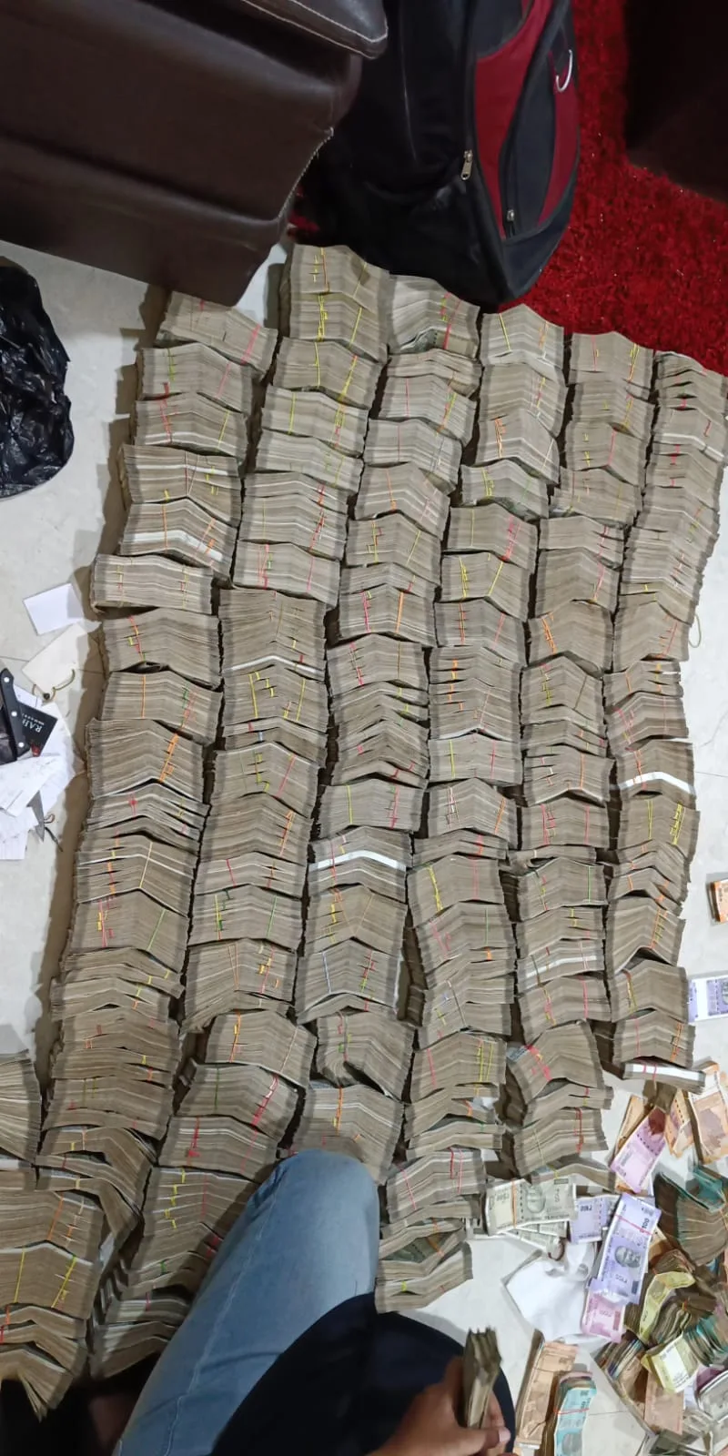 इजहार अंसारी के यहां से ईडी को मिले तीन करोड़