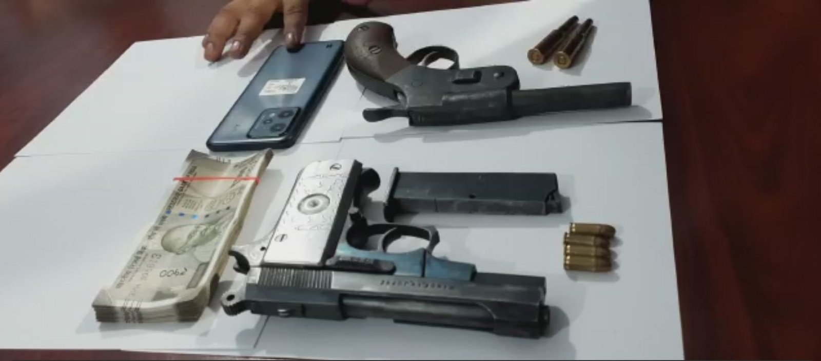 पांडेय गिरोह के सक्रिय सदस्य, पिस्तौल कट्टा और छह गोली 25 हजार के साथ गिरफ्तार