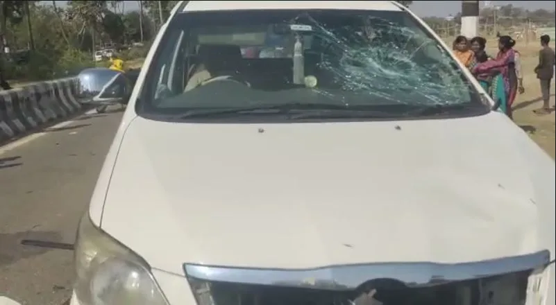 तेज रफ्तार इनोवा मौसीबाड़ी के एक बच्चे को धक्का मारा