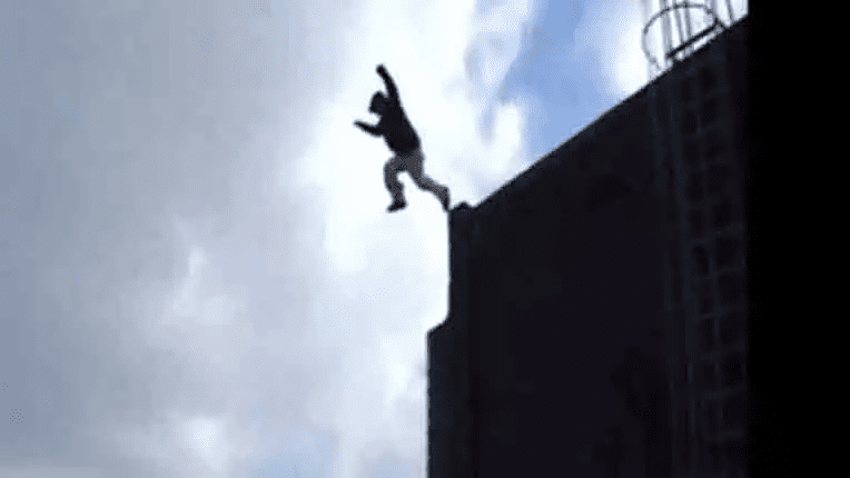 अस्पताल की पांचवीं मंजिल से कूदकर दी जान