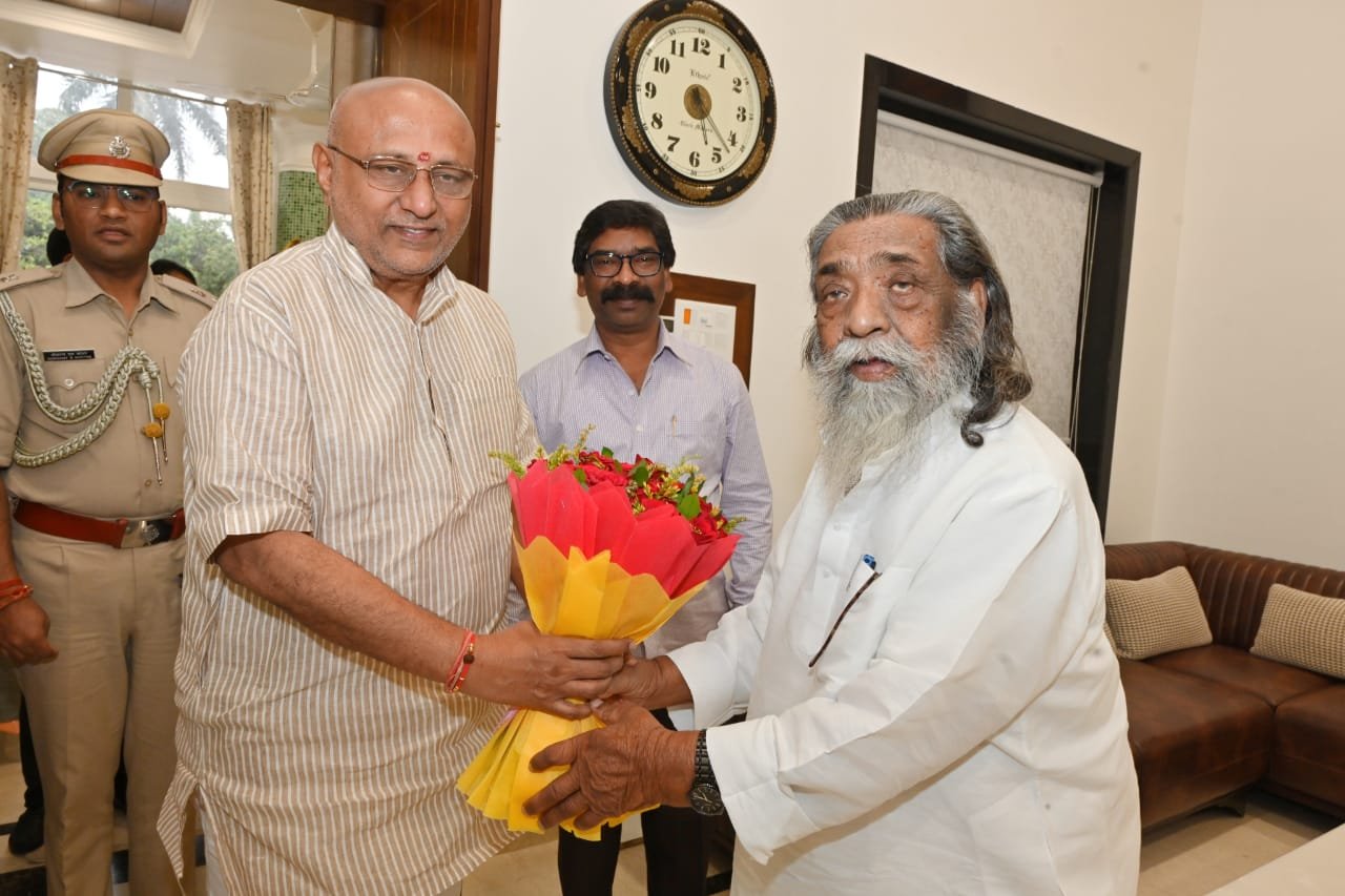 राज्यपाल सीपी राधाकृष्णन पूर्व मुख्यमंत्री शिबू सोरेन से औपचारिक मुलाकात की