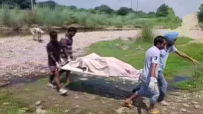 पेड़ से लटकता हुआ मिला भाजपा नेता का शव