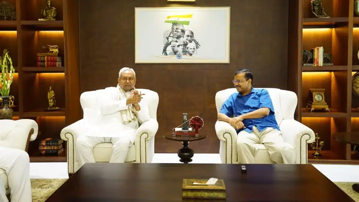 नीतीश कुमार से मिले अरविंद केजरीवाल