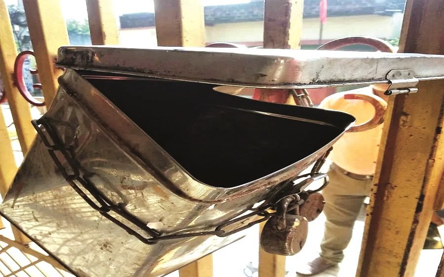 शास्त्रीनगर दुर्गा मंडप में मंदिर में लगे दान पेटी को तोड़ कर पैसों की चोरी