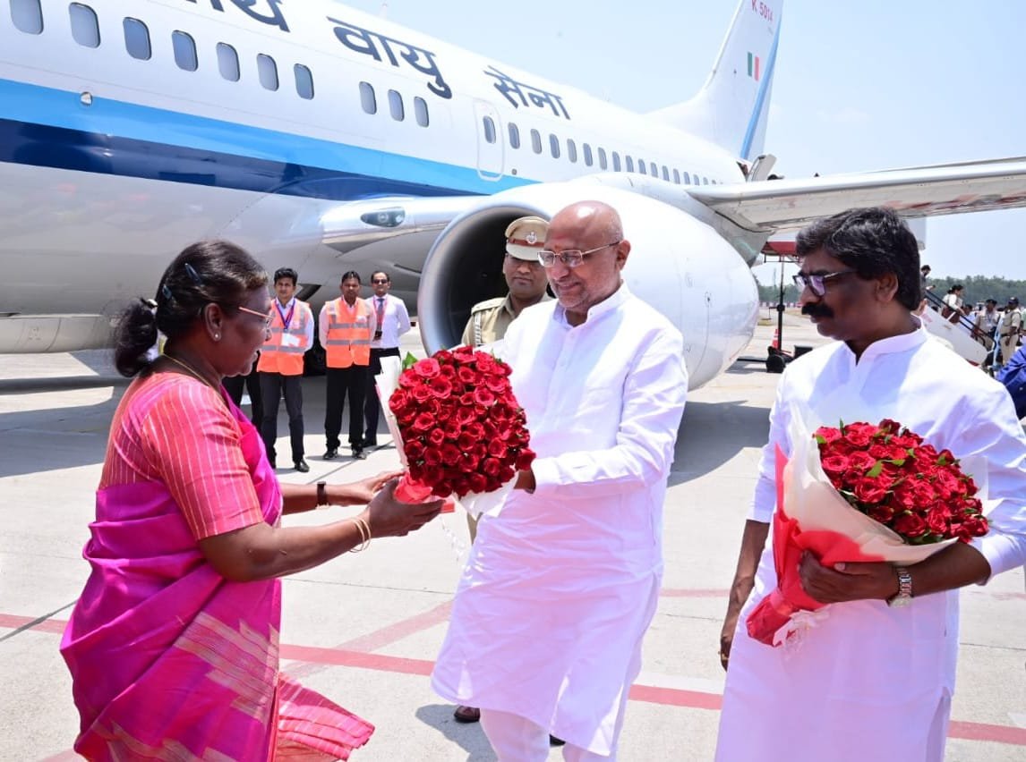 रांची पहुंची महामहिम द्रौपदी मुर्मू, देखे लाइव