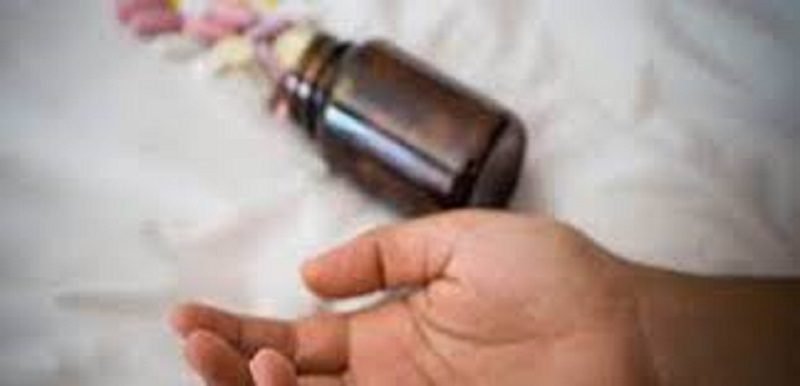 पति ने पत्‍नी को मायके नहीं जाने दिया तो पत्‍नी ने जहर खाकर दी जान