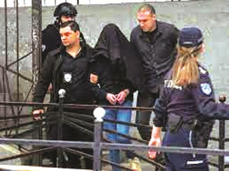 14 साल के छात्र ने स्कुल में 9 स्टूडेंट्स को मारी गोली