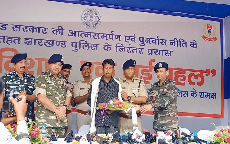 5 लाख के इनामी इंदल गंझू ने किया सरेंडर