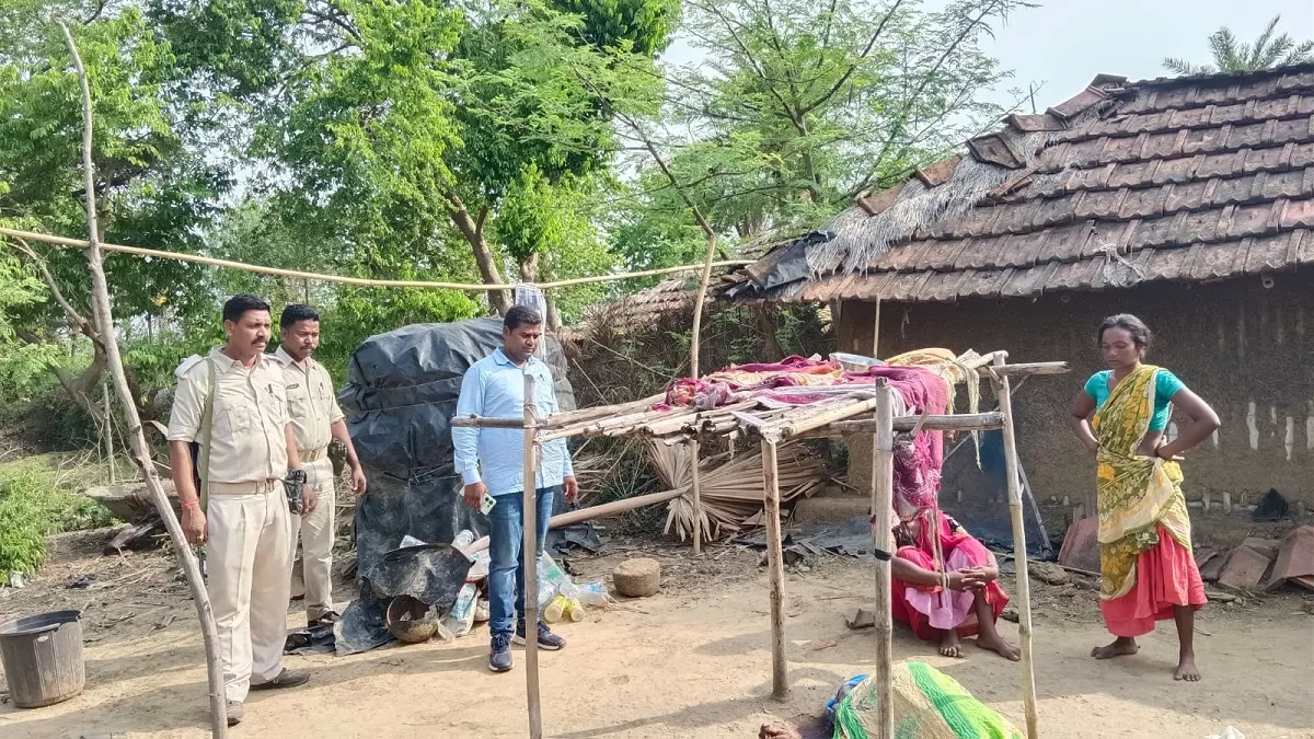 पति के सामने गला रेतकर पत्‍नी की हत्‍या