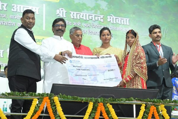 सीएम ने चतरा को दी सौगातें, 42 योजनाओं का उद्घाटन, 67 का शिलान्यासआज