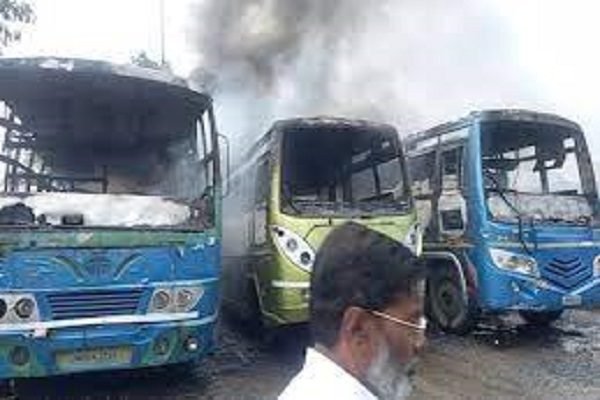 रांची: स्प्रे और लाइटर से नाबालिग लड़के ने नौ बसों में लगाई थी आग