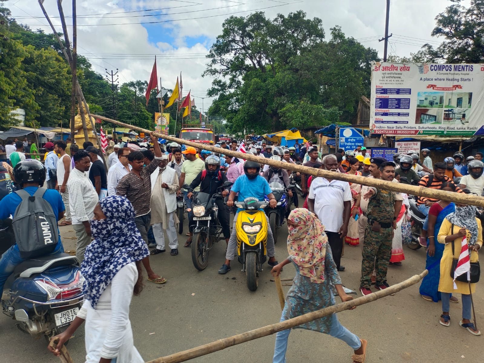 मर्डर के खिलाफ़ राजधानी में बवाल, कई जगह सड़क जाम, प्रदर्शन