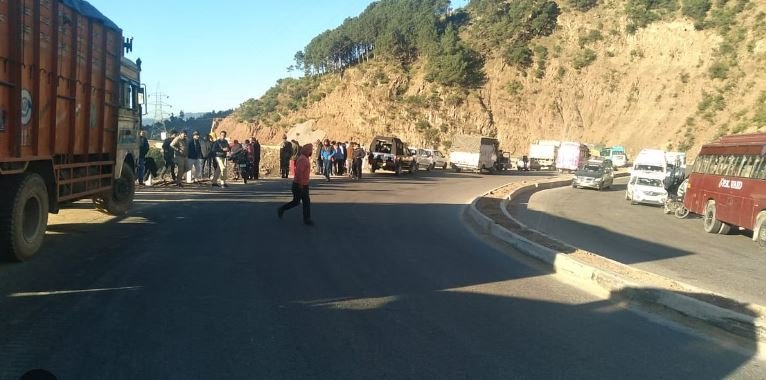 रांची में दाह संस्कार के बाद अस्थियां लेकर गंगा में प्रवाहित करने जा रहा था परिवार,दनुआ घाटी में हुई भीषण सड़क हादसा में तीन की मौत