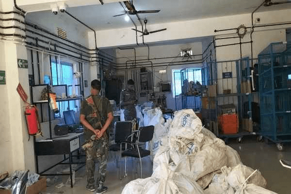 Flipcart आफिस की खिड़की तोड़कर नगद समेत लाखों की चोरी