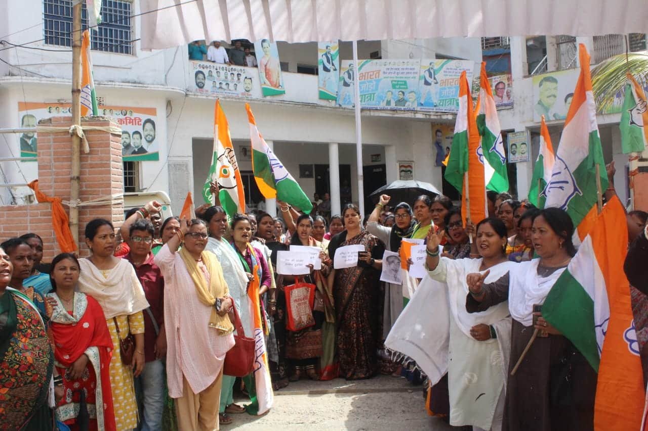 रांची महिला कांग्रेस के सैकड़ों महिलाओं ने मणिपुर के घटना का किया कड़ा विरोध