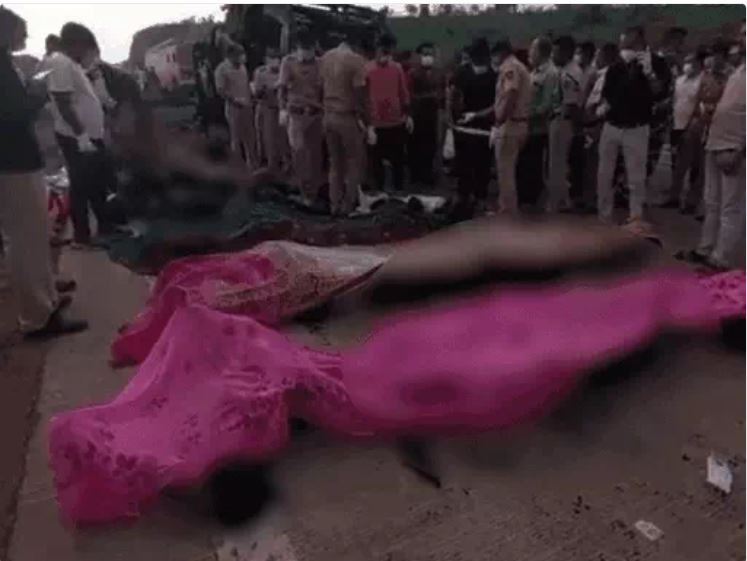 महाराष्ट्र में बस की टायर फटने से बस में लगी आग जिसमे 26 की जलकर मौत