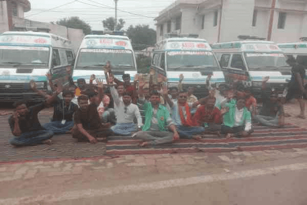 एंबुलेंस कर्मियों की हड़ताल से चिकित्सा व्यवस्था चरमरायी, मरीज परेशान