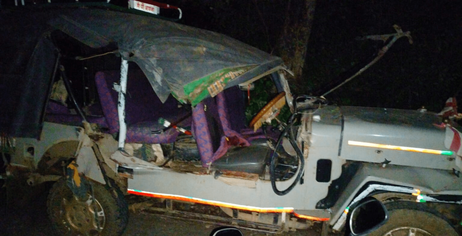 ट्रक और कमांडर जीप में आमने-सामने की टक्कर, 6 लोग घायल