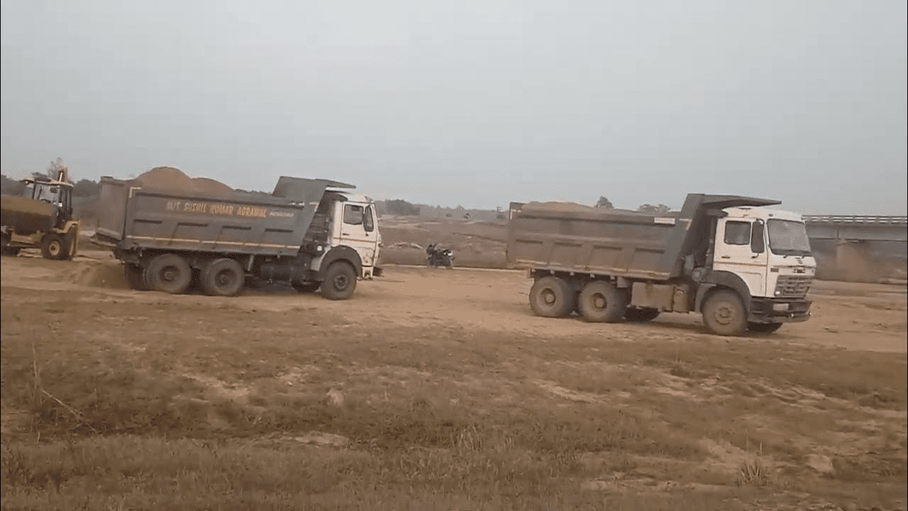 देर रात एसडीओ की छापेमारी में अवैध बालू लदे तीन हाइवा जब्त