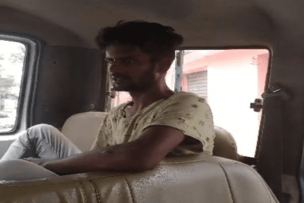 घर में घुसकर चोरी करते चोर रंगेहाथ धराया, नशा के लिए करता है चोरी