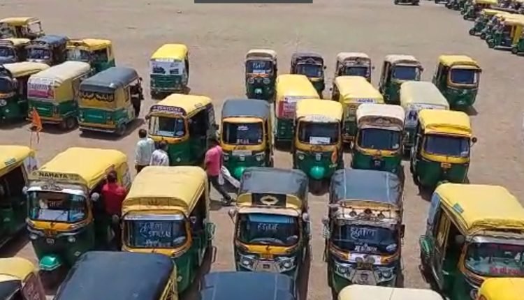 पटना में तीसरे दिन भी ऑटो चालकों की हड़ताल जारी