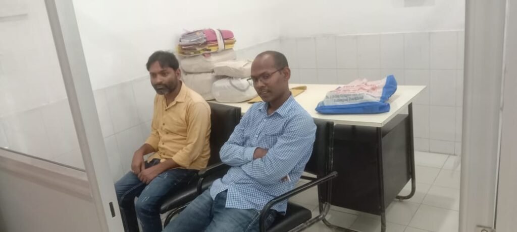 चार हजार घूस लेते मेदिनीनगर नगर निगम का सिटी मैनेजर और सर्वेयर रंगे हाथों गिरफ्तार