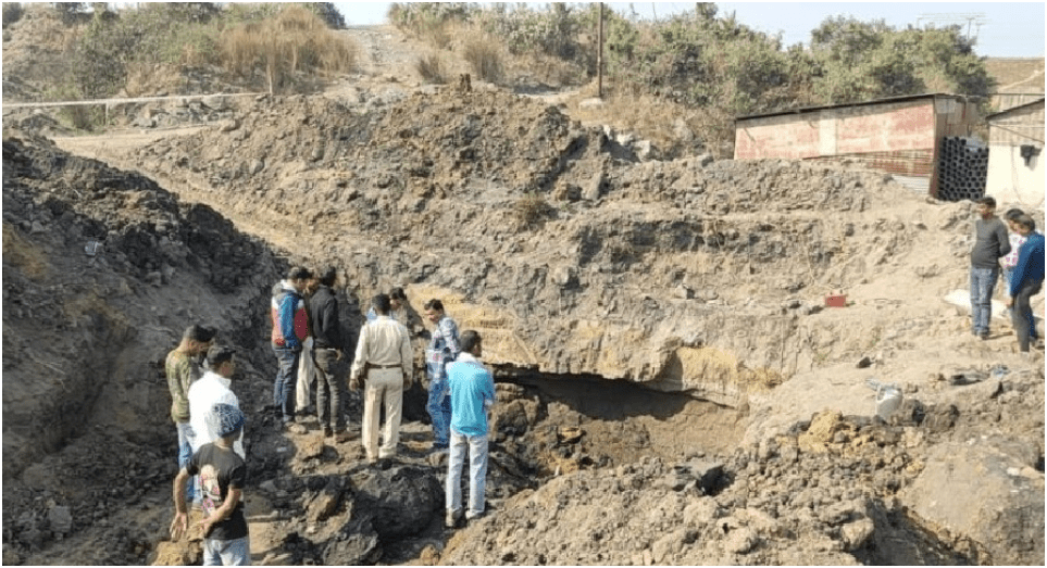 पाइपलाइन बिछाने के दौरान हुआ कुछ ऐसा… चली गई 2 मजदूरों की जान