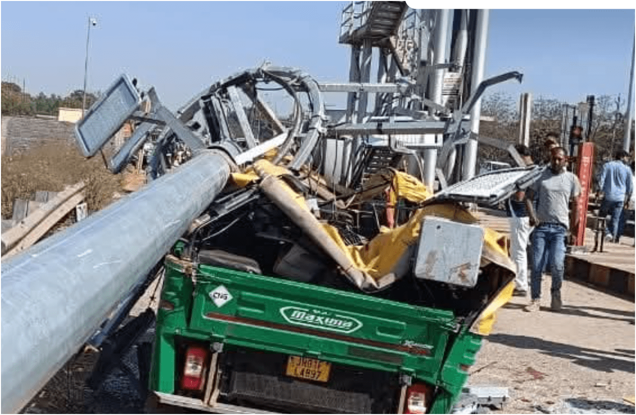 रांची-गुमला मार्ग पर टोल प्लाजा का खंभा ऑटो पर गिरने से 2 लोगों की मौत