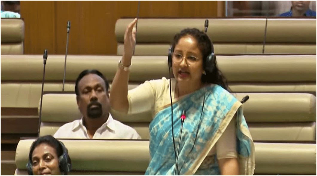 कल्पना: “लेकर रहेंगे बकाया”, नीरा यादव:”किसपर है बकाया, जनता को ना करें गुमराह”…