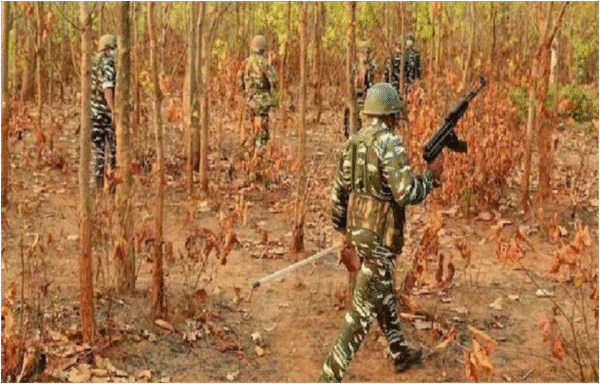 गोलियों की तड़तड़ाहट से गूंज उठा Bokaro: एक करोड़ के इनामी नक्सली समेत 8 ढेर, मुठभेड़ जारी