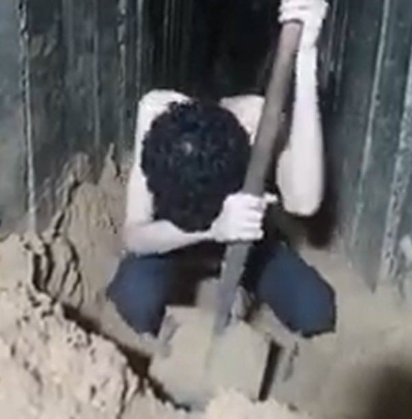 खुद की कब्र में दफन: हामस का इजरायली बंधक का वीडियो जारी