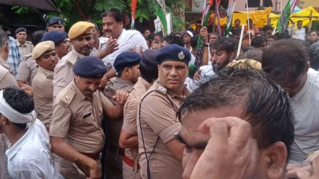 पटना में मुख्यमंत्री आवास का घेराव करने जा रहे यूथ कांग्रेस के वर्करों पर लाठीचार्ज, भागलपुर में अदानी को फ्री में जमीन देने का विरोध