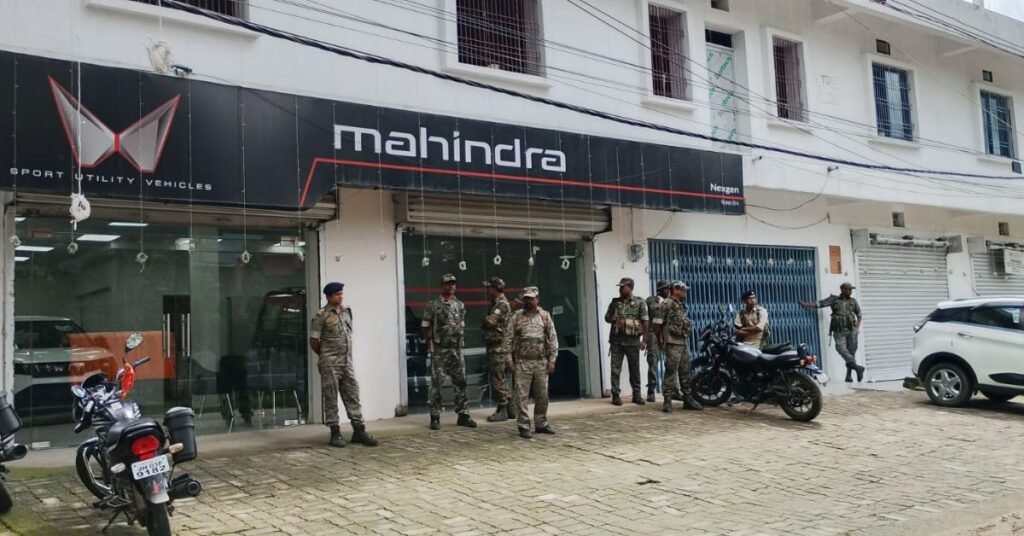 ACB Raid Gumla : गुमला के महिंद्रा नेक्सजेन शोरूम में पहुंची एसीबी की टीम, छापेमारी से मच गई अफरा-तफरी : Gumla News
