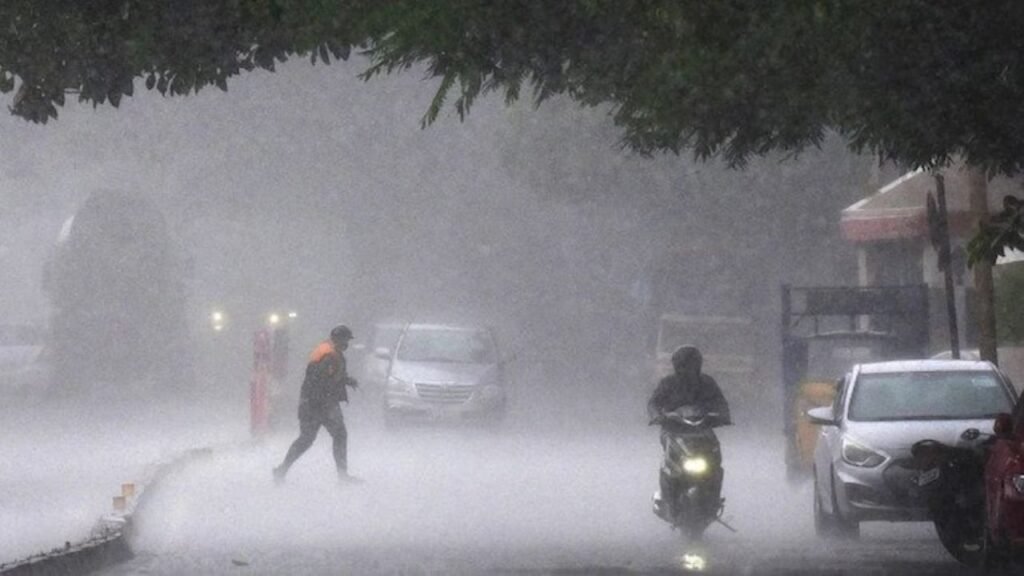 झारखंड में 2 से 5 अक्टूबर तक कई जिलों में भारी बारिश का अलर्ट, बंगाल की खाड़ी में बने निम्न दवाब का असर